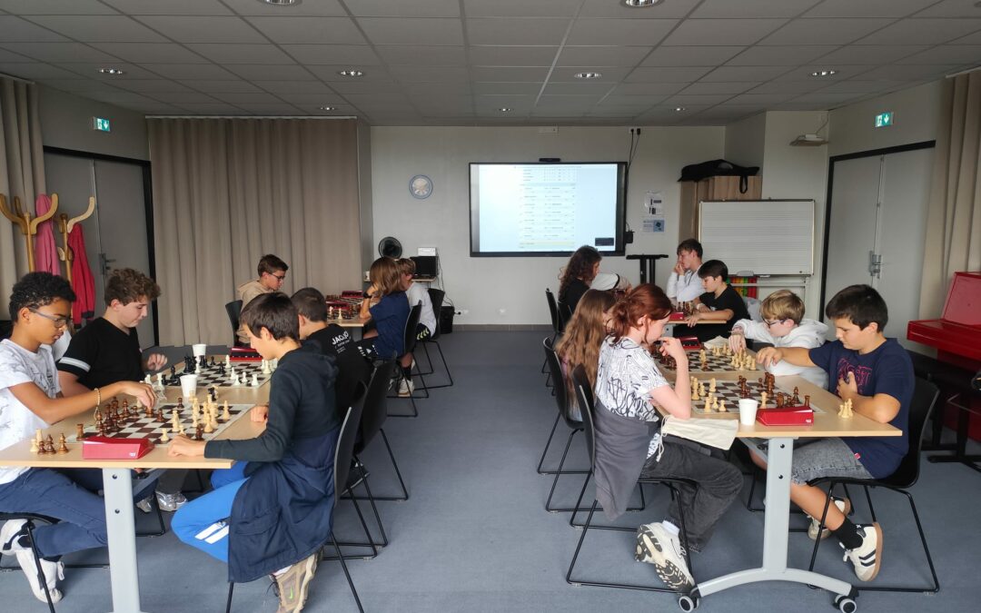 ♟️ Les échecs sortent du collège : un tournoi réussi à Broons !